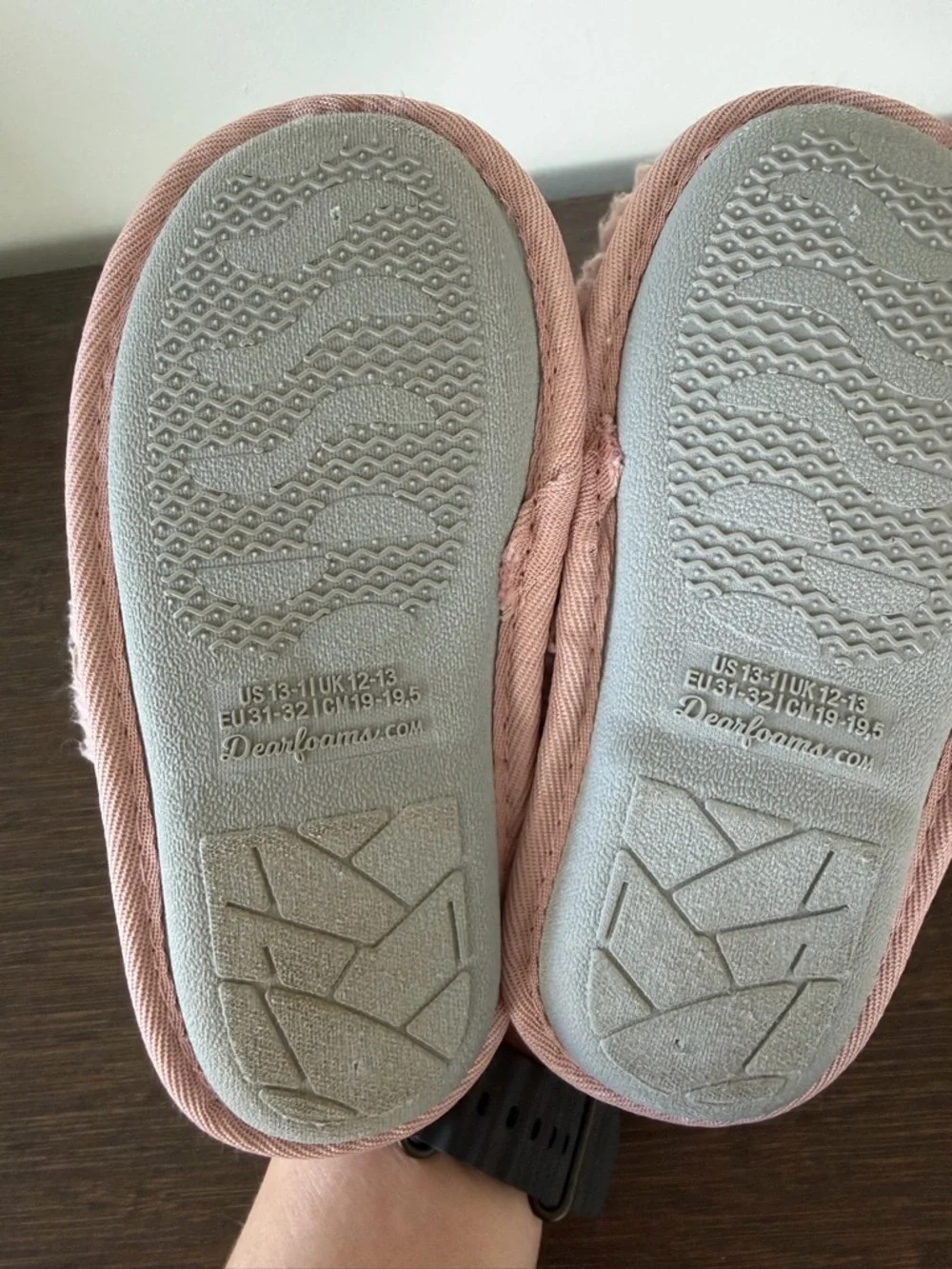 dearfoams Kids Blush Plush Smiley Slip-On Slippers Size 13-2
